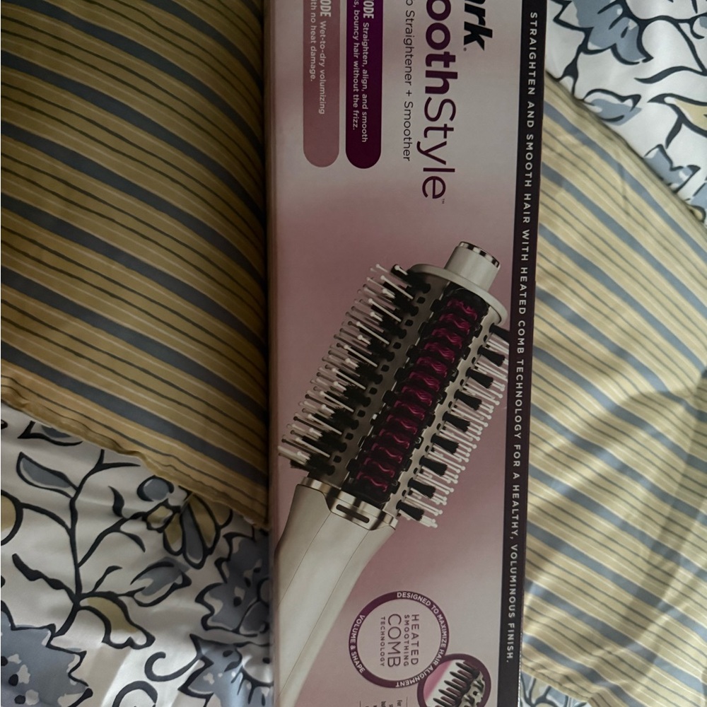 Conair SmoothStyle 1.25" Hot Air Brush in White and Pink